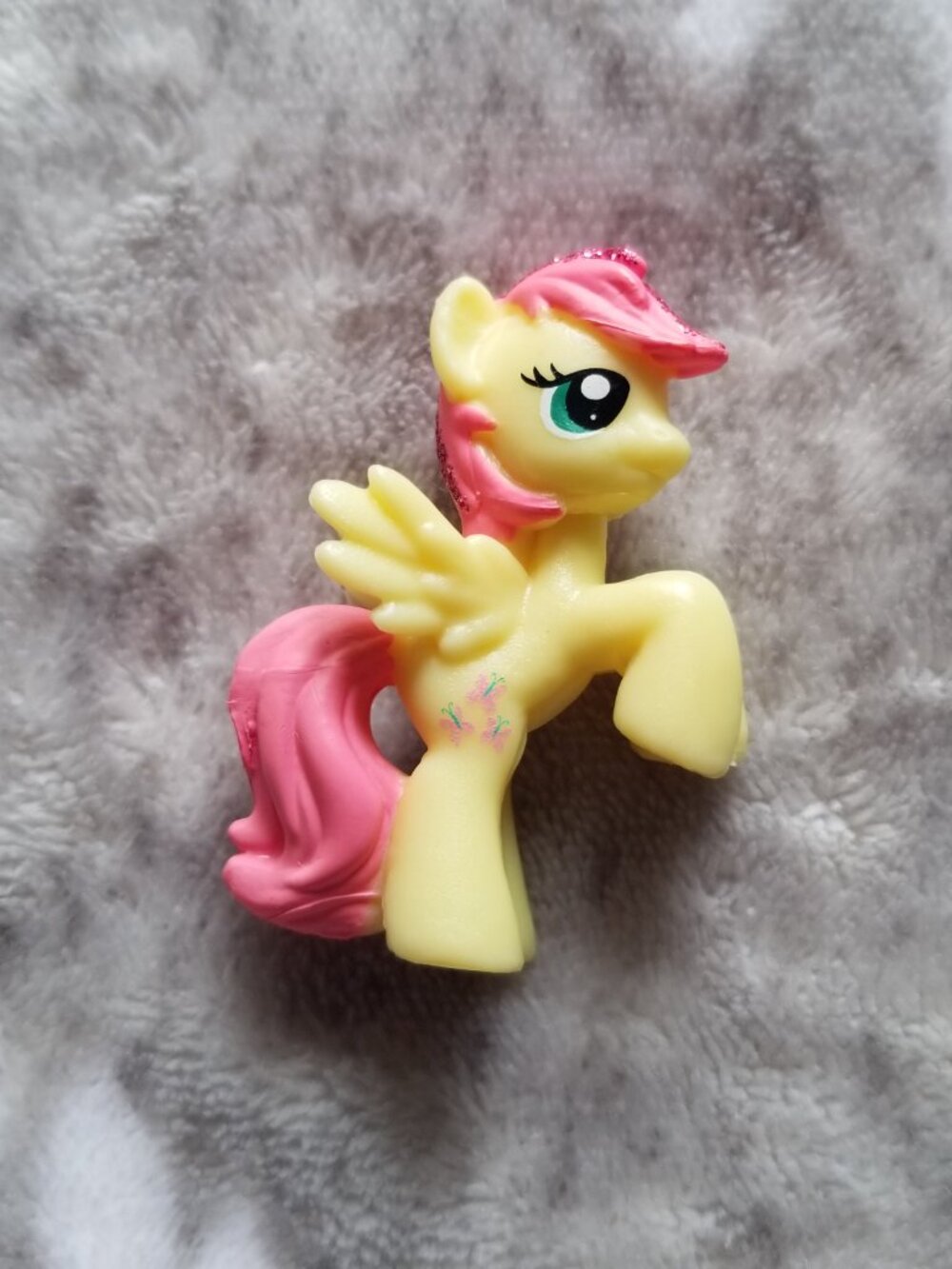 My Little Pony Figure Fluttershy Yellow Pink Glitter MLP G4 Mini Figurine